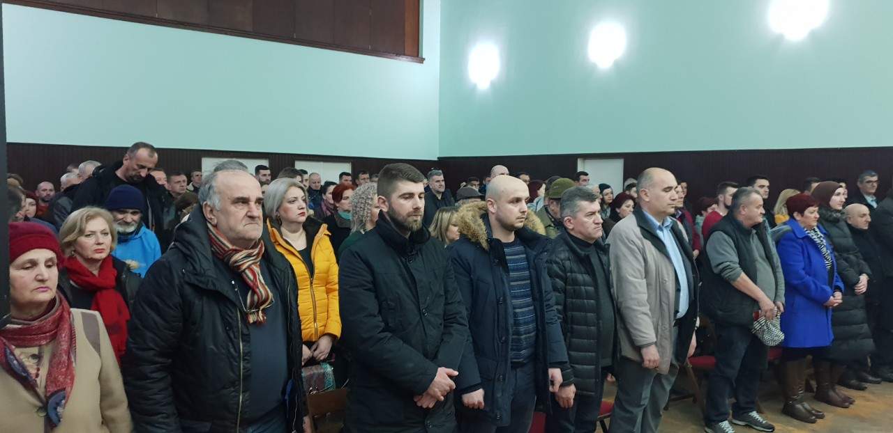 (Foto: INS) - Knjiga „Svjedoci zla“ promovirana u D. Vakuf: Zaborav je rak-rana, a sjećanje je lijek